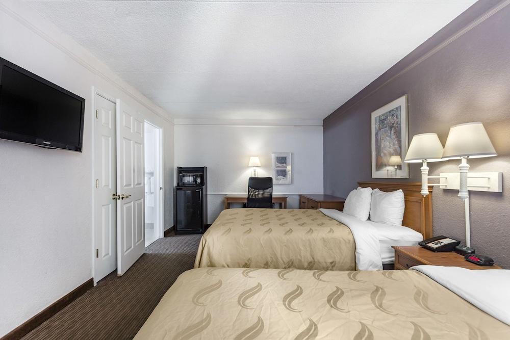 Quality Inn & Suites Airport Charlotte Exterior photo