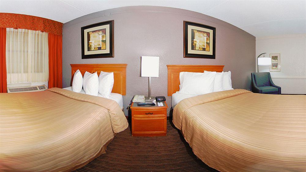 Quality Inn & Suites Airport Charlotte Exterior photo