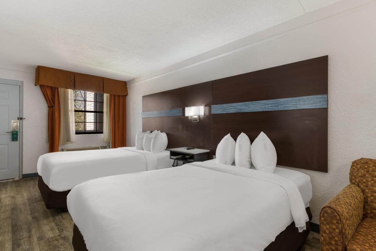 Quality Inn & Suites Airport Charlotte Exterior photo