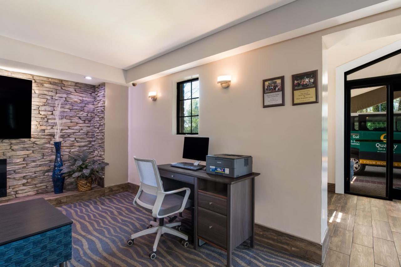 Quality Inn & Suites Airport Charlotte Exterior photo