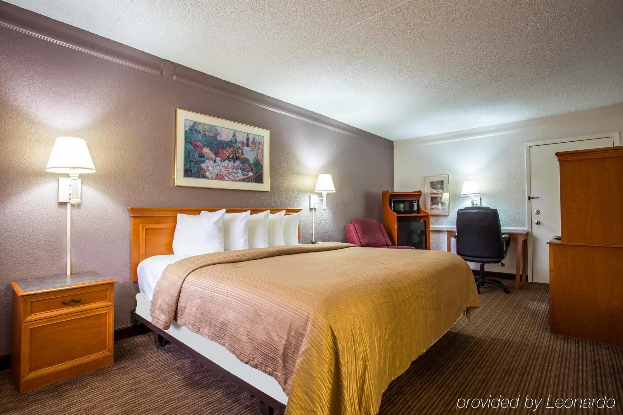 Quality Inn & Suites Airport Charlotte Exterior photo