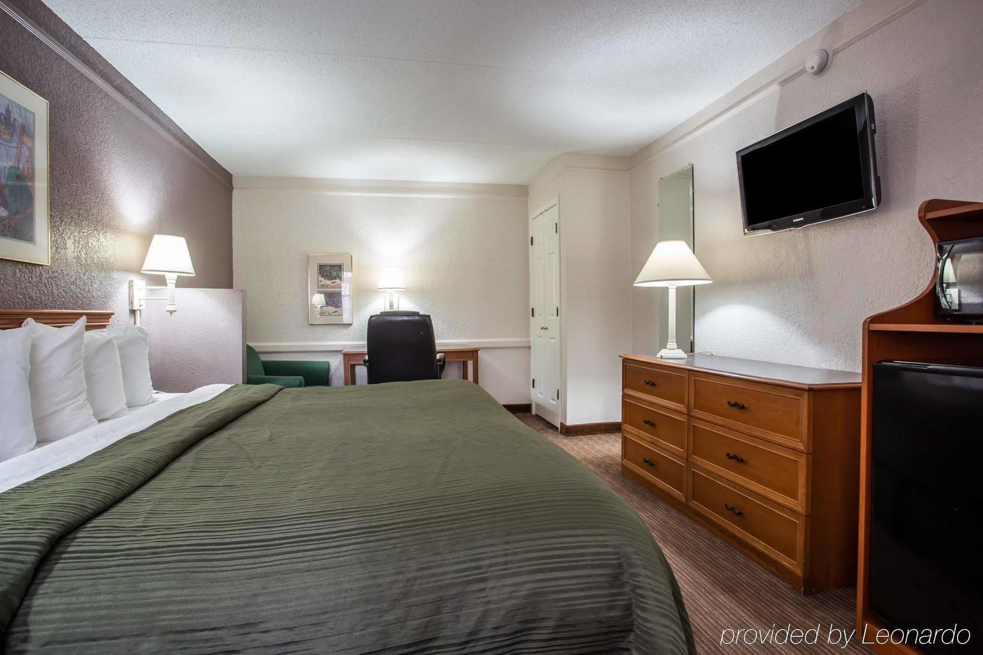 Quality Inn & Suites Airport Charlotte Exterior photo